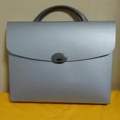 コクヨ「ドキュメントケース（ハードタイプ・ハンドル付き）A4」