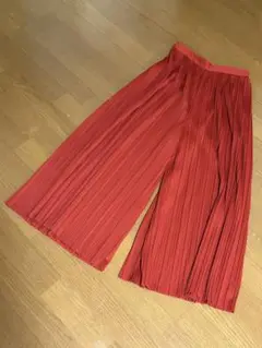 GU プリーツ ワイドパンツ レッド