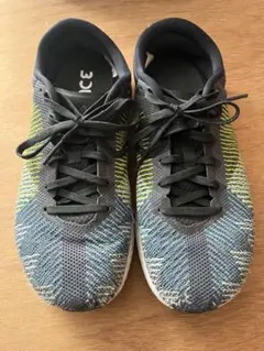 adidas スニーカー　25センチ