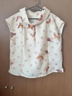 蝶と花の柄半袖ブラウス