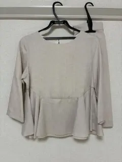 ベージュ ペプラムセットアップ