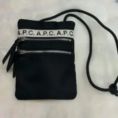 A.P.C. Jamie Neck Pouch（ジャミー ネックポーチ）ブラック