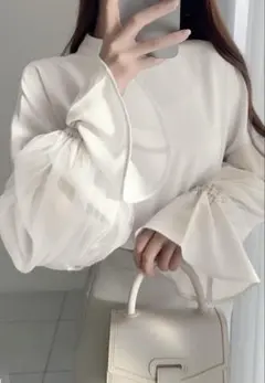 ホワイト バルーンスリーブ ブラウス