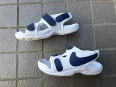 NIKE サンレイ アジャスト6 ジュニアスライド　サンダル　20cm
