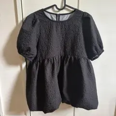 夏服レディース　バルーントップス　ブラック　花柄風