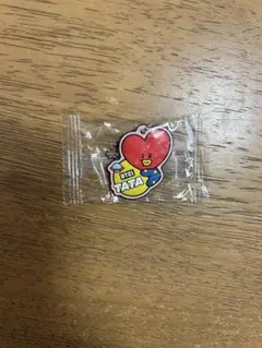 TATA ハート型キーホルダーと黒い丸型キーホルダーセット