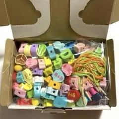 知育玩具　木製　紐通し