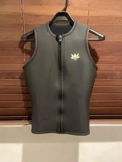 美品　DEUS タッパーベスト フロントジップ　S~M 新品】新品 deus タッパー フロントジップ Sサイズ EX MACHINA