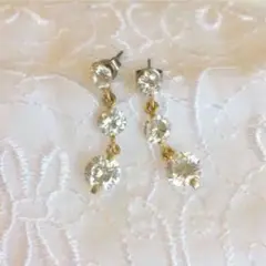 揺れるきらきらピアス＊美品