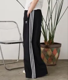 adidasアディダス OVERSIZED TP オーバーサイズ トラックパンツ