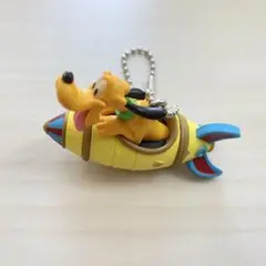 ディズニーリゾート　カプセルトイ　プルート　キーホルダー