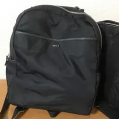 agnis b. ブラックリュック