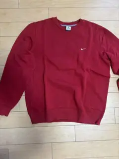 Nike 赤 クルーネック トレーナー