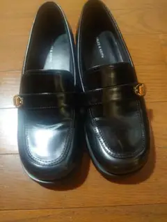 ▲本日最終CHARLES & KEITH ブラックレザー ローファー