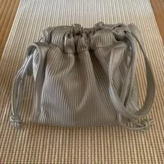 プリーツバック