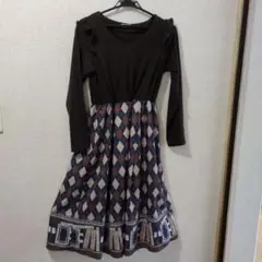 axes femme 　フリル付きワンピース