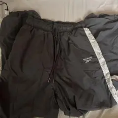 Reebok グレー　シャカシャカパンツ