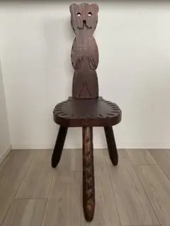 クマの形の木製椅子