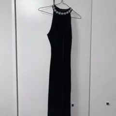 黒いノースリーブロングワンピース