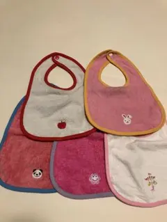タオル美術館　スタイ5枚セット　ウサギ、りんご、パンダ、おもちゃ、お花