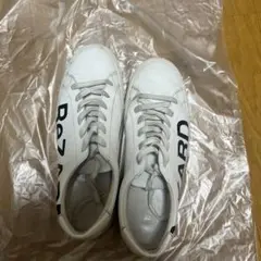 ReZARDホワイトスニーカー