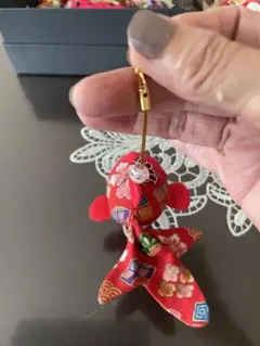 赤い花柄金魚ストラップ