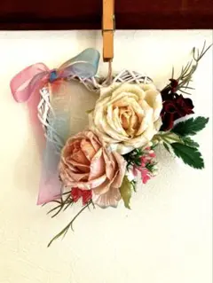 ハートの薔薇リース