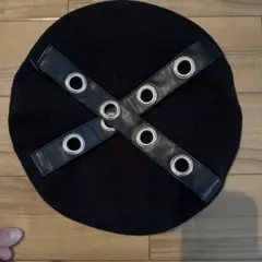 黒いベレー帽 レザー装飾付き Fサイズ