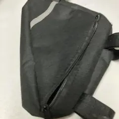ブラック ボディバッグ ジッパー付き