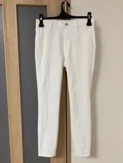 新品　UNIQLO ウルトラストレッチクロップドレギンスパンツ M ホワイト