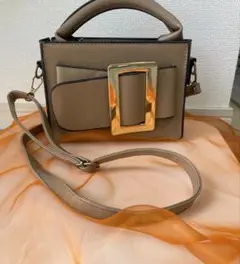 ベージュ ボックス型 ショルダーバッグ
