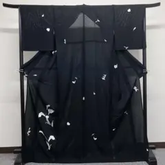 お値下げ不可▼ 【逸品】 黒地の絽の生地に水芭蕉が刺繍された訪問着 着物 夏用