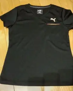 Puma 黒 Vネック Tシャツ