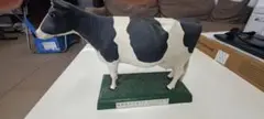 牛の置物 プラスチック製 約30cm