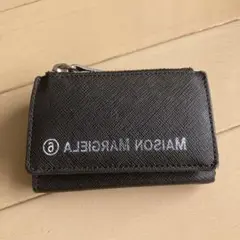 メゾンマルジェラ三つ折り財布