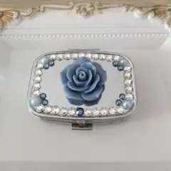 ピルケース くすみブルー スワロフスキー ハンドメイド