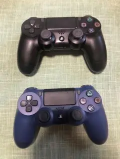 ジャンク品。PS4 コントローラー 青黒 2色セット、ひびあり。