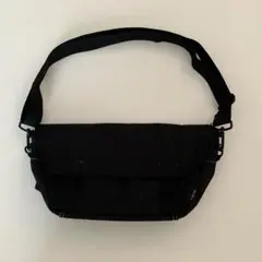 ブラック ショルダーバッグ