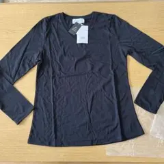 ブラック Vネック 長袖Tシャツ