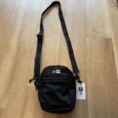 NEW ERA ブラック サコッシュ