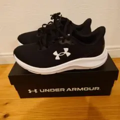 ☆UNDER ARMOUR ブラックスニーカー☆