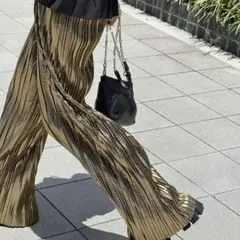 美品　CHUCLLA　チュクラ　メタリックプリーツ イージーパンツ　ゴールド　L