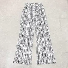 まだらプリントプリーツパンツ(S)ウエストゴム　ストレッチ　総柄　大人　脚長効果