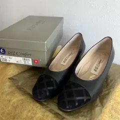 リズコンフォート　黒パンプス　23EEE