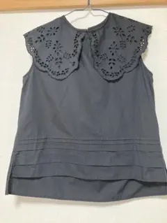ティティベイト 刺繍襟付デザインノースリブラウス （ブラック）