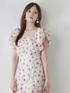✨新品・タグ付き✨SNIDEL スナイデル　ラメドビーシフォンプリントワンピース