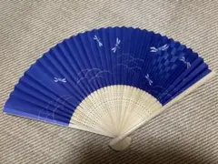 トンボ模様の紺色扇子