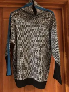 新品　ハイネックニットセーター