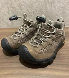 KEENキッズシューズ　トレッキング　登山　キャンプ　運動靴