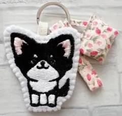 ハンドメイド　刺繍　チワワ　ストラップ　ミニバッグキーホルダー付き　犬